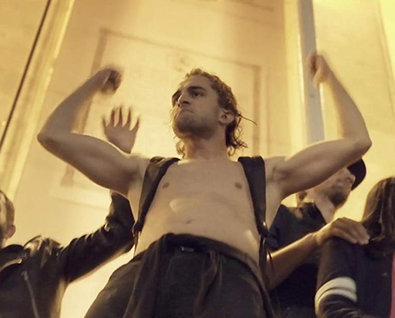 Raving Riot: Рейв у парламента