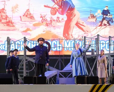 Героический музыкальный спектакль «Раскинулось море широко»