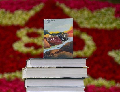 Литературно-музыкальная программа «Мы вращаем Землю»