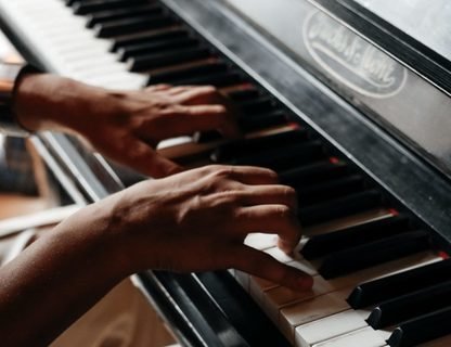 Открытие Jazz клуба NZ при каскаде горящих свечей