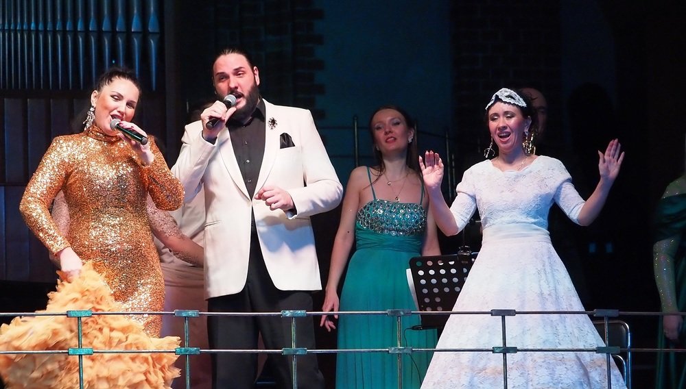 «Новый год в хорошей компании»