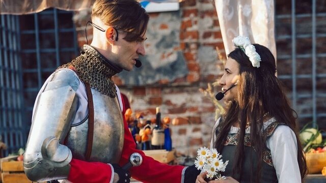 Рыцари, средневековые игры и советские песни: ради чего летом стоит съездить в живописный замок Бранденбург