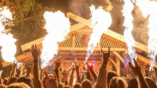 От фестиваля фаерщиков до трибьют-концерта Rammstein: 10 причин побывать в поселении Кауп летом и осенью 