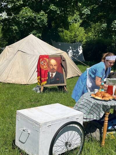 Рыцари, сапёры и первые переселенцы: в Калининграде гостям фестиваля предложили прокатиться на машине времени - Новости Калининграда | Фото: «Клопс»
