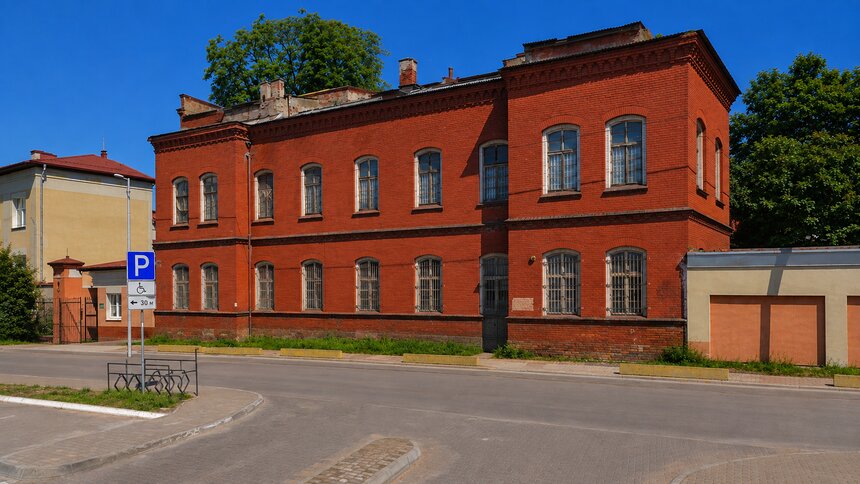 В Калининграде планируют привести в порядок один из корпусов старинной больницы на Клинической  - Новости Калининграда | Иллюстрация: Ксения Александрова / «Клопс»