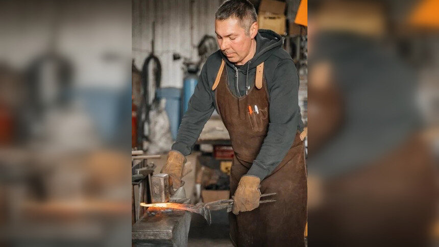 «Можно я его обниму?»: кузнец из Светлого делает для города копии маяков, которые исполняют желания - Новости Калининграда | Фото из личного архива семьи Краевых